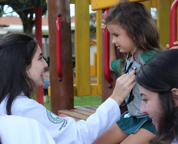Acadmicos de Medicina realizam ao de sade na Unidade Ftima da Univs